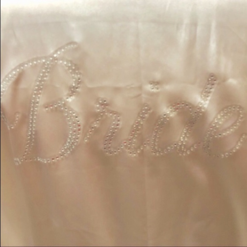 👰🏿👰🏽👰🏻👰🏼LACE BRIDE ROBE 💍👰🏻👰🏼👰🏿👰🏽 - Picture 6 of 7
